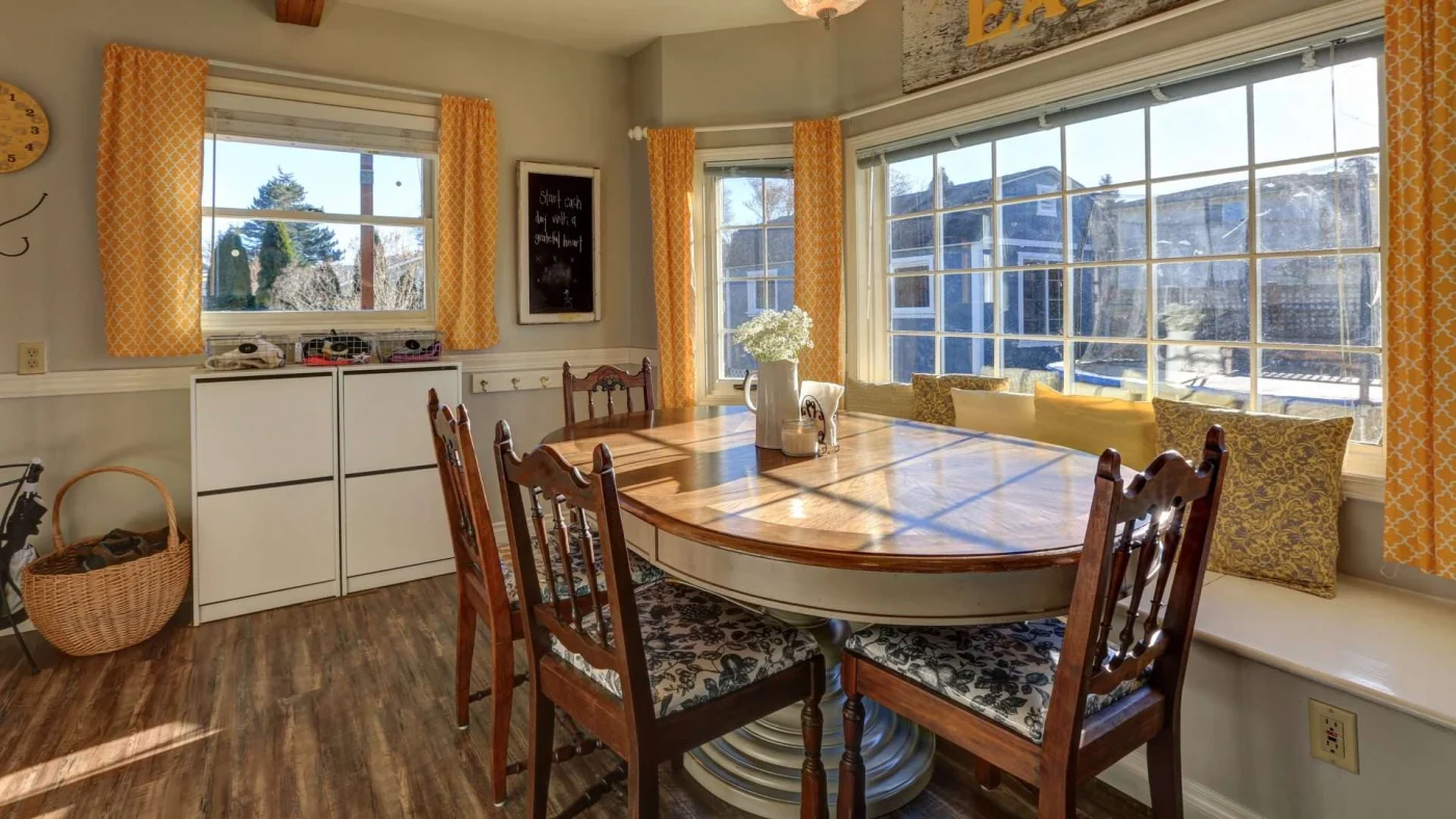 Cozy home with breakfast nook outlooking beautiful city scenery